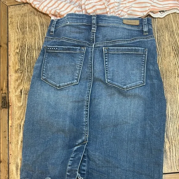 Striped Tie-Front Top with Jean skirt box 5 - Picture 5 of 7